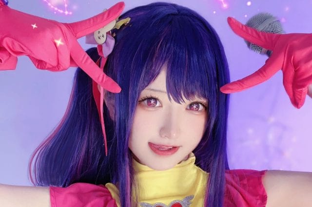 千阳快起床 COS《我推的孩子》星野爱，粉紫舞台装还原爱酱招牌比心与眨眼