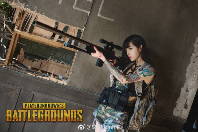 文珺Ronnie绝地求生COS写真：纹身女战士的工业废墟战场大片