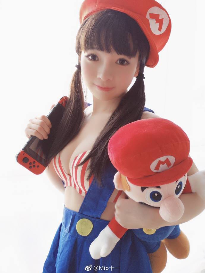 Moi十一超级马里奥COS:红帽背带裤的元气少女版水管工
