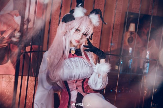 如月灰COS光之高扬斯卡娅：兔女郎风穿搭尽显FGO角色妩媚气质