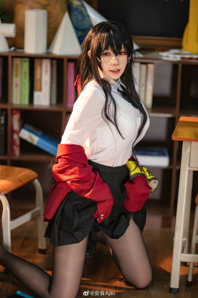 安食Ajiki碧蓝航线大凤JK校服版写真，放学后的甜系校园图赏
