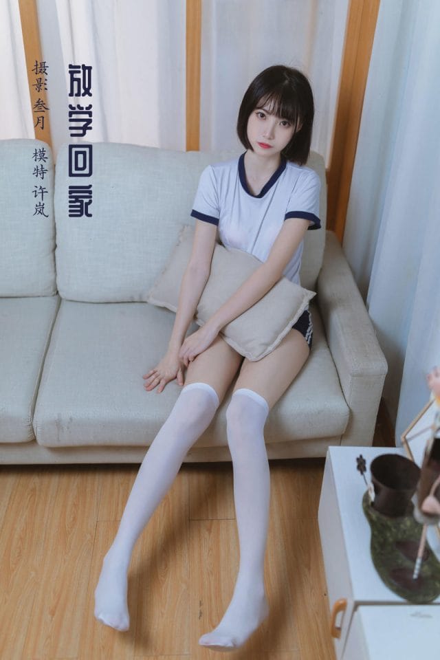 许岚LAN校园教室COS图集：干净少女感和清新气质让16万粉丝追更