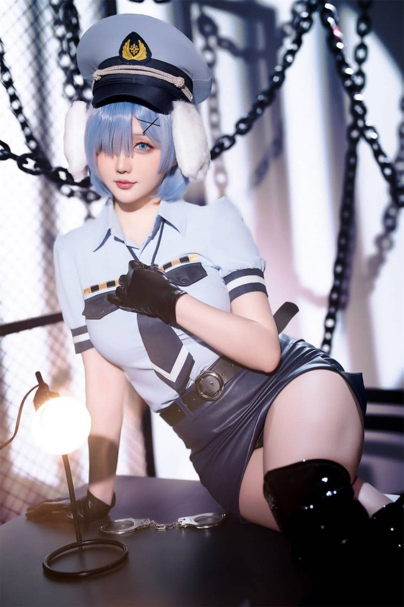 星之迟迟蕾姆狗耳警官COS 蓝白制服下的俏皮反差感