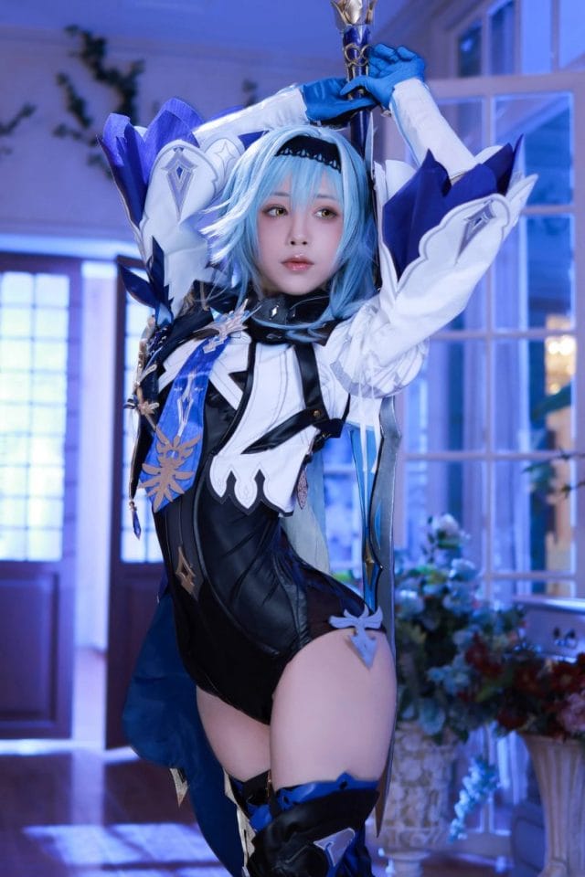 水淼aqua原神cos优菈图集：细腻还原浪花骑士，冰霜光影勾勒冷艳英姿