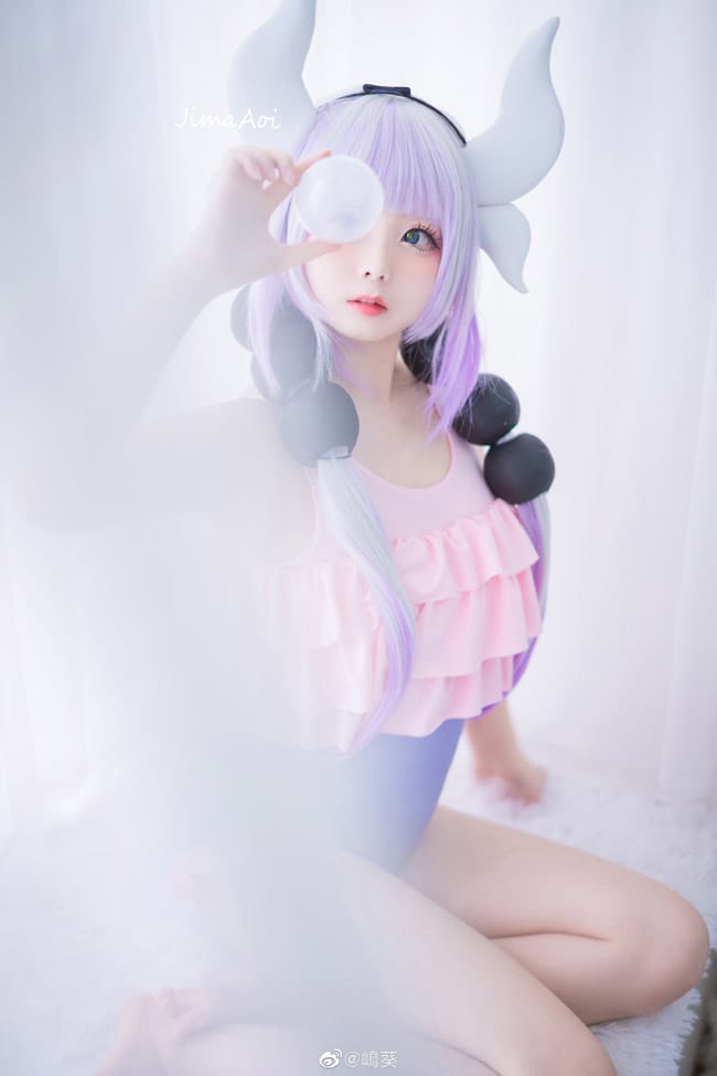 嶋葵COS康娜卡姆依写真：波波球浴缸里的软萌小龙女仆