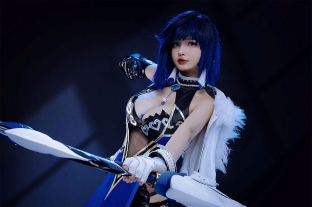 Azami演绎《原神》夜兰COS：蓝发碧眼还原角色冷静气质
