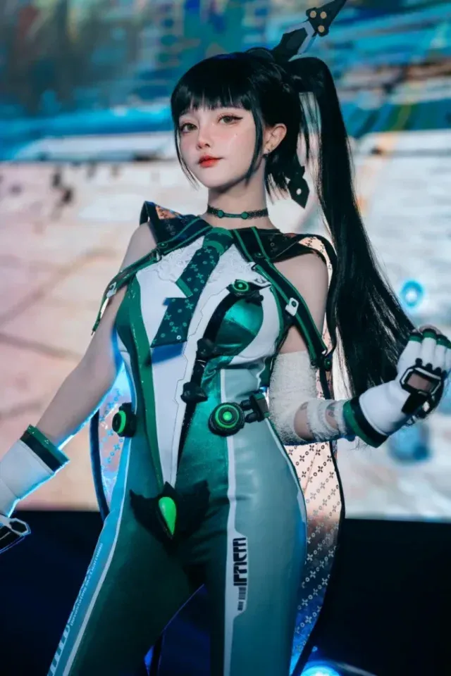 LeJosette 官方伊芙 cosplay 写真曝光，黑发绿瞳还原《剑星》主角气质