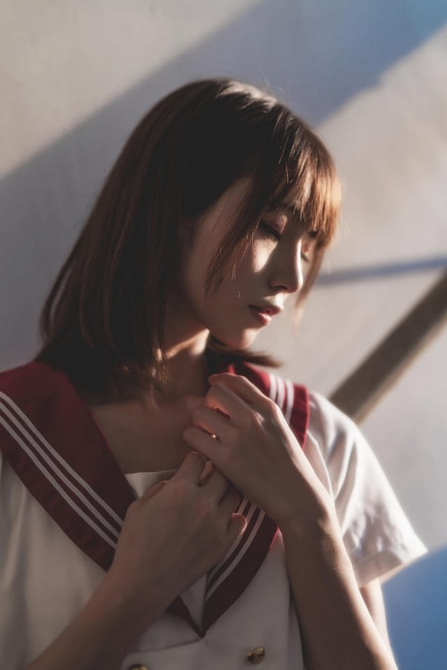 Kitaro_绮太郎 JK制服天台写真24张:午后阳光下的校园日常感