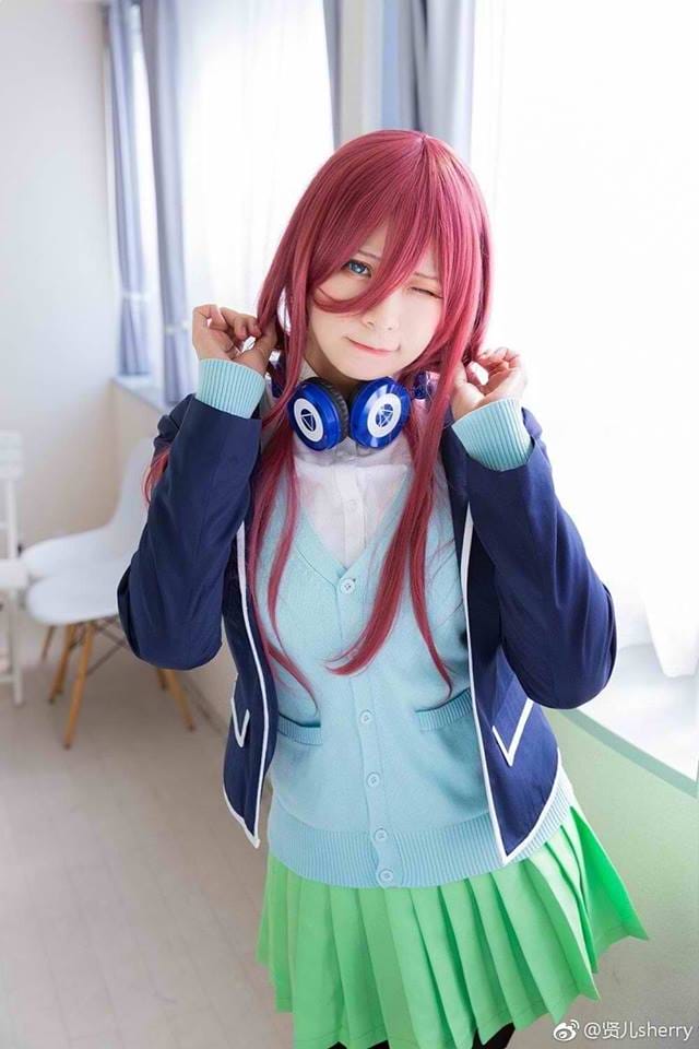 贤儿sherry COS中野三玖 还原五等分的新娘粉发耳机少女造型