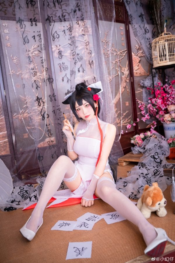 小幻仔碧蓝航线高雄獒COS:古典书房里的白色旗袍知性还原