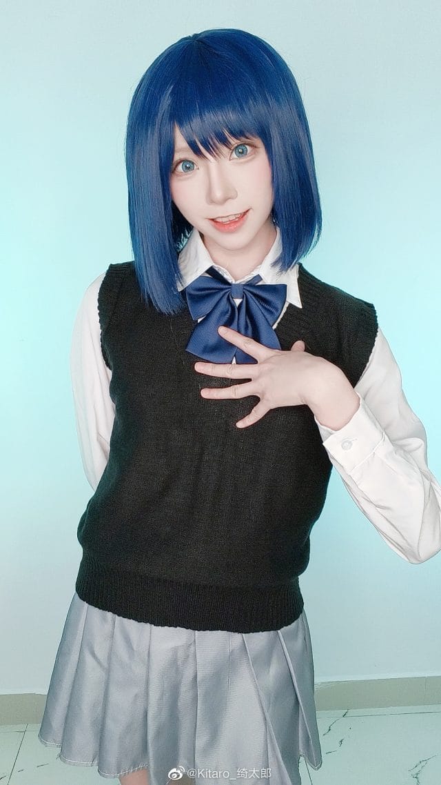 Kitaro_绮太郎cos《我推的孩子》黑川茜:紫发校园装还原LALALAI之星,笑容与侧颜双重气质
