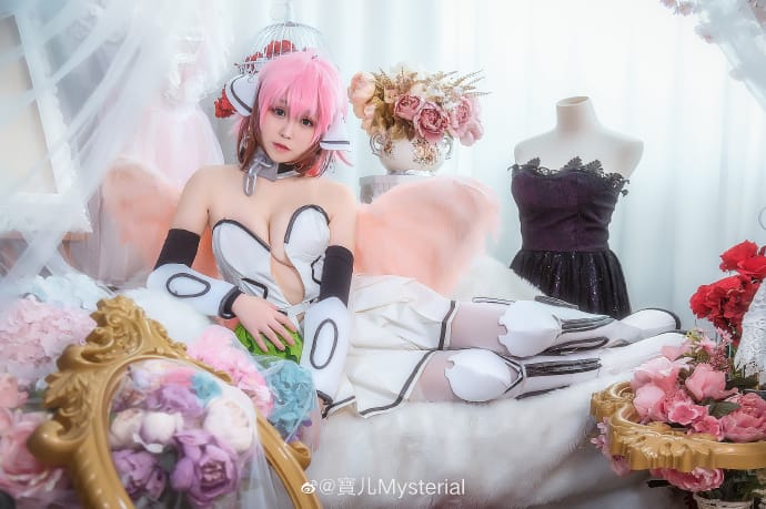 寶儿Mysterial《天降之物》伊卡洛斯COS:绿瞳粉发白色战斗服的柔美还原