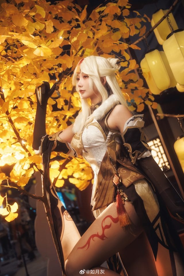 如月灰cos原神凝光写真,旗袍造型与天权星气质逐帧对照