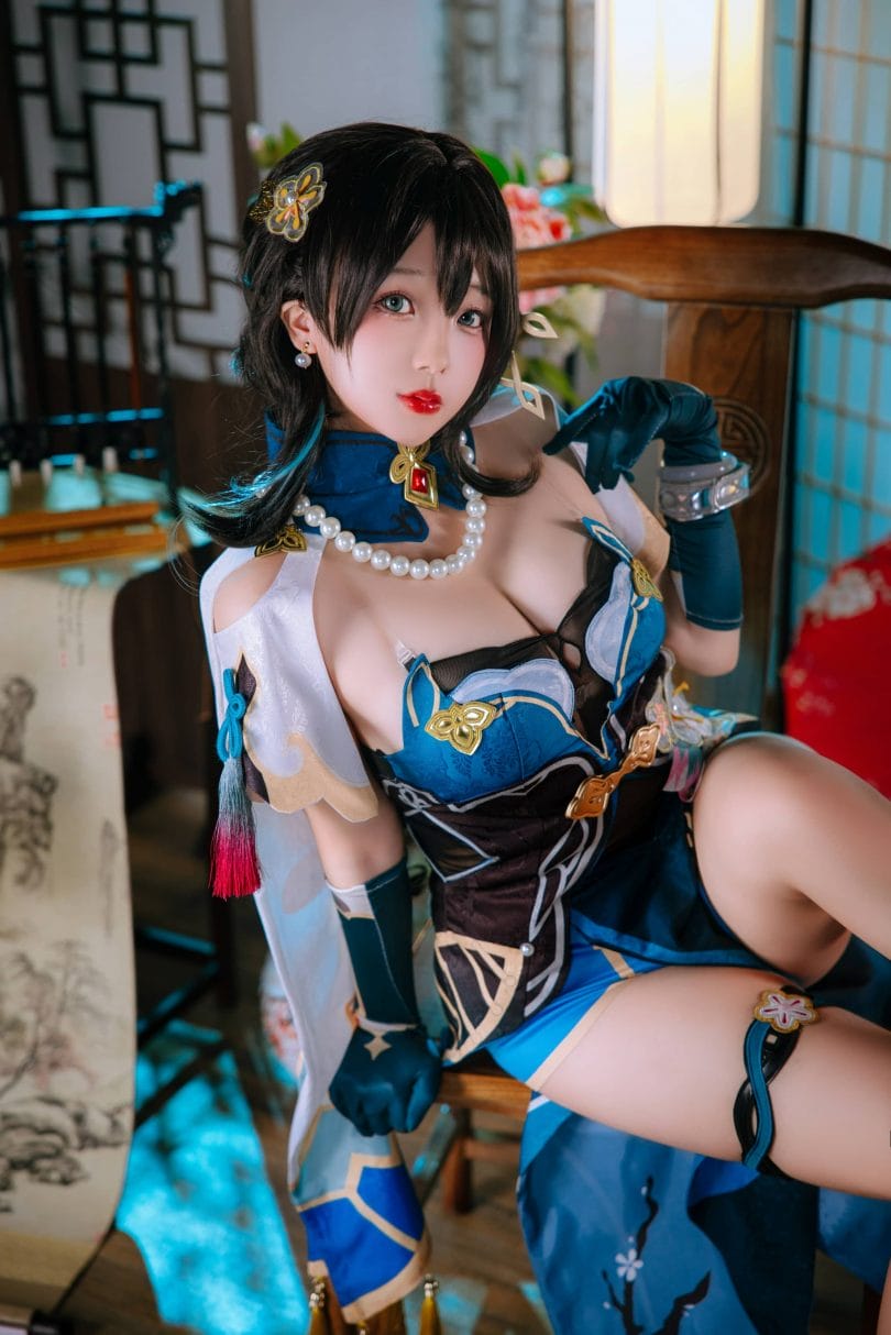 椎名莜COS阮梅:星穹铁道天才俱乐部学者的温柔气质与精致场景还原