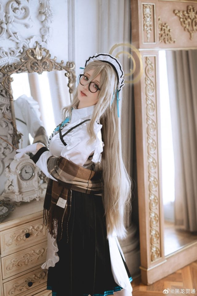 黑龙贯通COS室笠茜写真：《蔚蓝档案》黑白女仆装搭配欧式场景还原双面气质