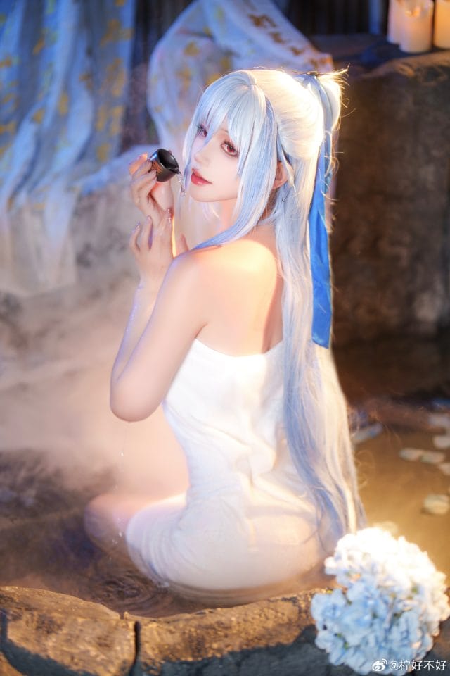 柠好不好镜流温泉浴巾写真，罗浮剑首卸甲后的清冷与柔和