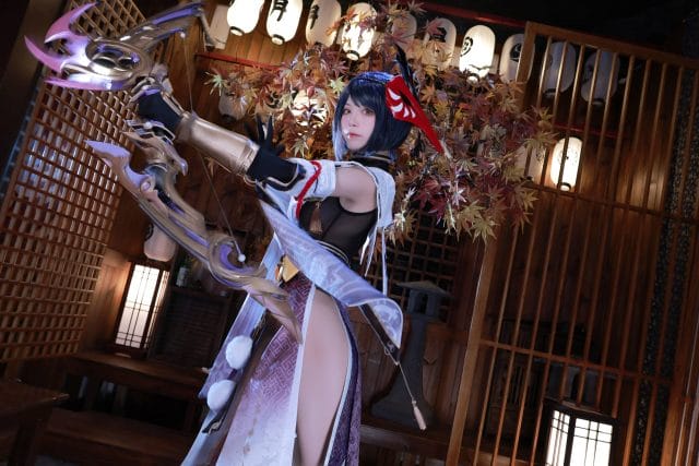 水淼aqua《原神》九条裟罗COS：靛蓝战装冷峻气场融入写真风格