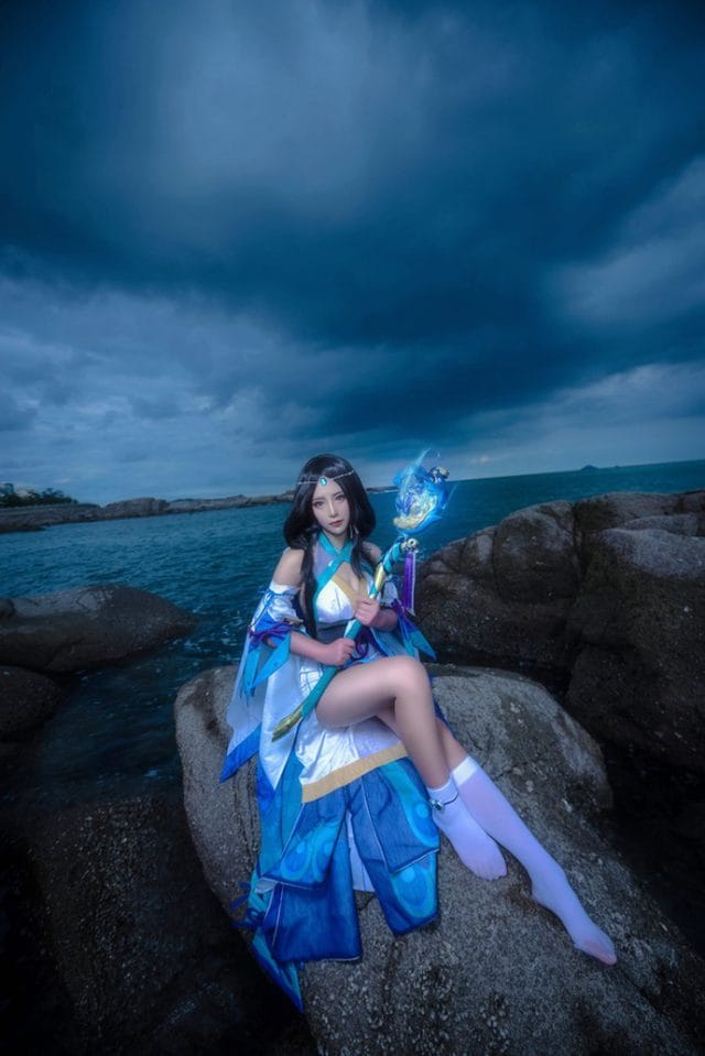 _Azusaa_ COS阴阳师八百比丘尼:白紫华服下的永生占卜师和风写真