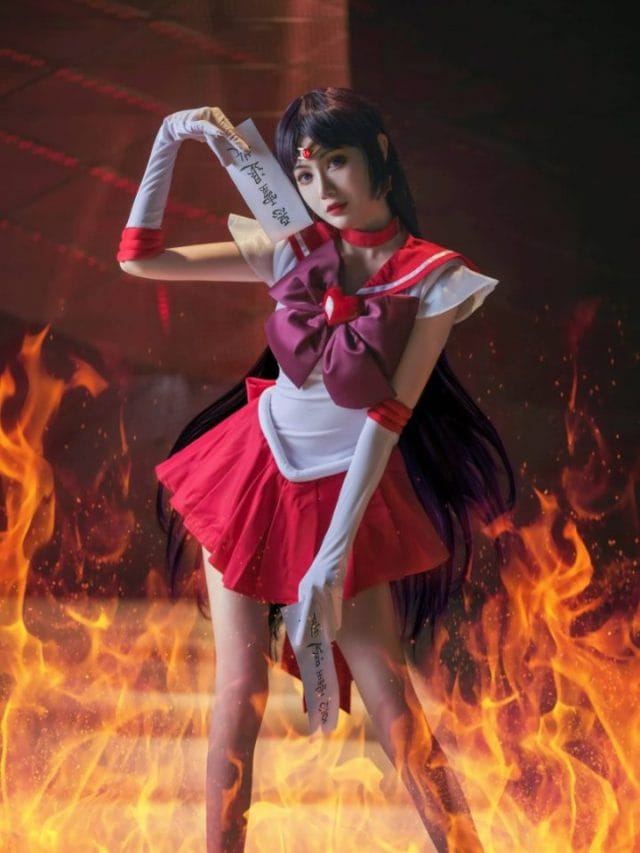 一米八的大梨子火野丽COS图集:乌黑长发与红白女祭司服,还原美少女战士的冷冽气质