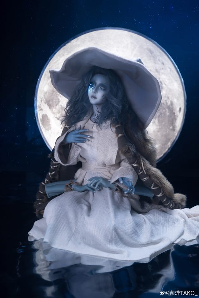 菌烨TAKO《Elden Ring》月亮公主Ranni COS，幽蓝妆造妖异又性感