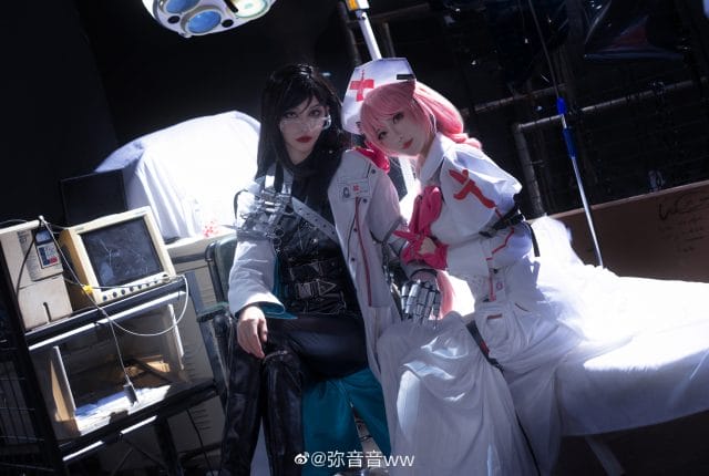 弥音音ww COS《无期迷途》安妮护士造型,粉色麻花辫闯入手术室