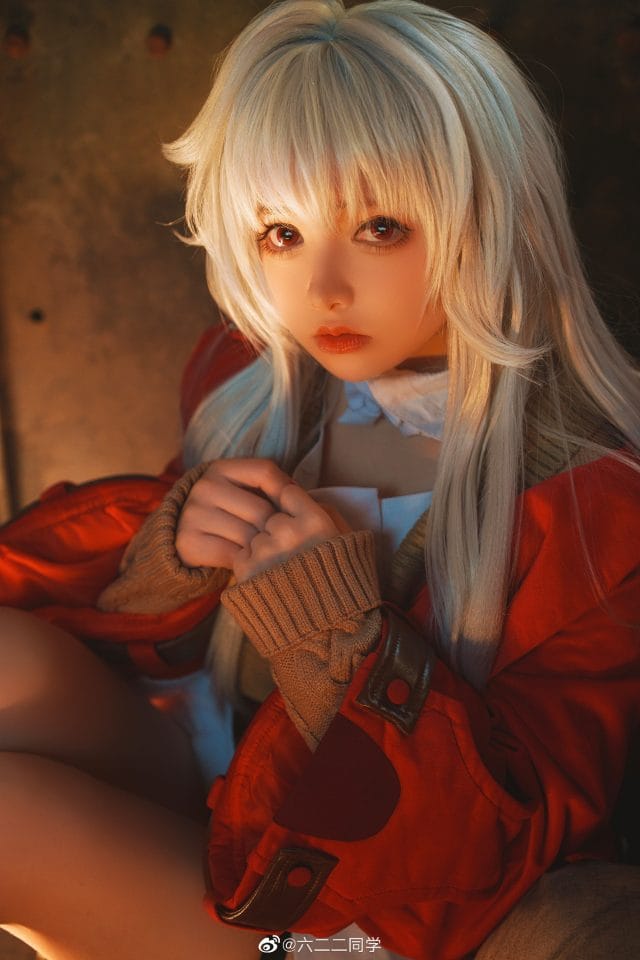六二二同学COS崩坏星穹铁道克拉拉：废旧修理场中银发少女的孤独叙事写真