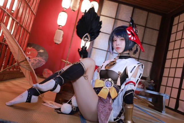水淼aqua《原神》九条裟罗COS:靛蓝战装冷峻气场融入写真风格