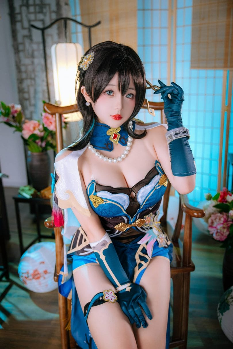 椎名莜COS阮梅:星穹铁道天才俱乐部学者的温柔气质与精致场景还原