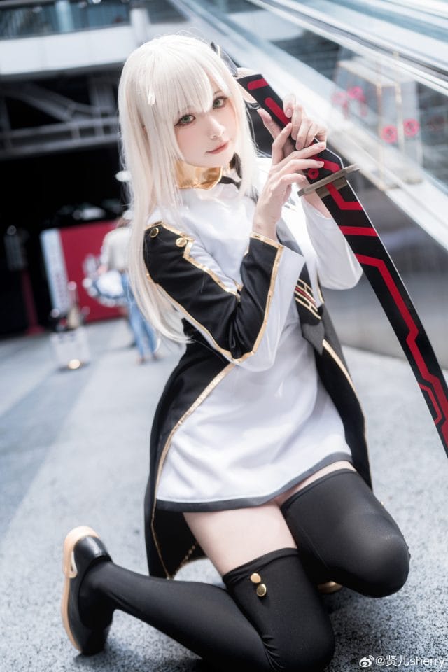 贤儿sherry《游戏王》闪刀姬零衣COS，黄白长发绿瞳还原BW2023漫展现场