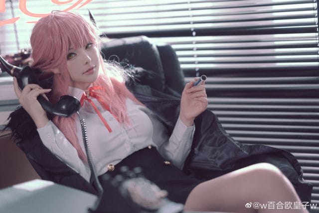 w百合欧皇子w COS蔚蓝档案陆八魔爱露，清凉与酷帅双面造型反差感拉满