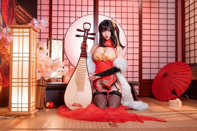 Rioko凉凉子碧蓝航线大凤COS图集 黑红舰装还原三头怪身材曲线