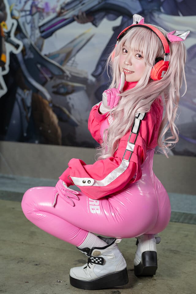千夢-chimu COS《胜利女神：妮姬》爱丽丝，粉色造型甜美还原