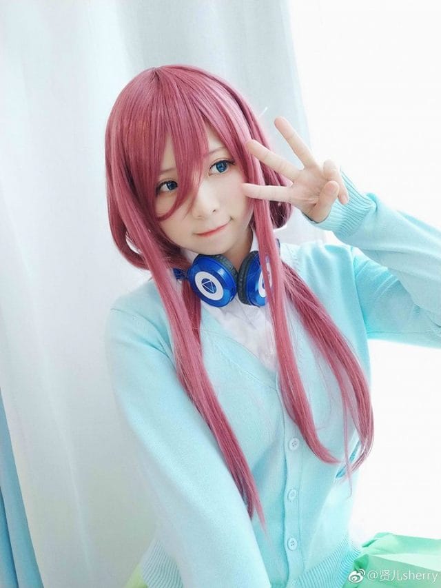 贤儿sherry COS中野三玖 还原五等分的新娘粉发耳机少女造型