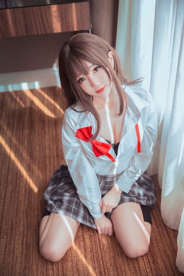 SallyDorasnow 荻原沙优居家私服写真：暖光室内还原刮须番女主的松弛甜感