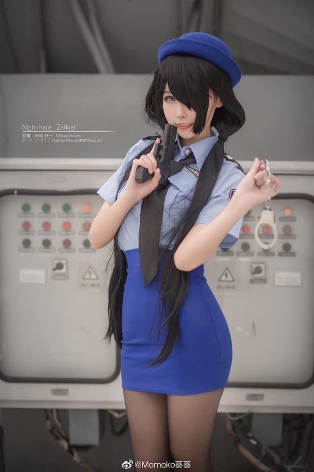 Momoko葵葵女警版时崎狂三COS：制服与哥特精灵碰撞的暗调写真