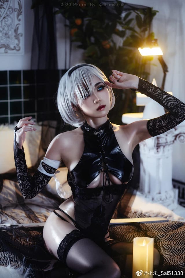 小朱_Sai51338尼尔机械纪元2B写真:废墟冷光下的战斗待机还原