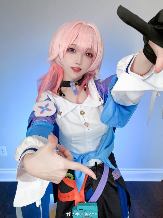 小木曾AYA三月七COS写真：粉蓝造型还原崩坏星穹铁道冰系少女的灵动瞬间