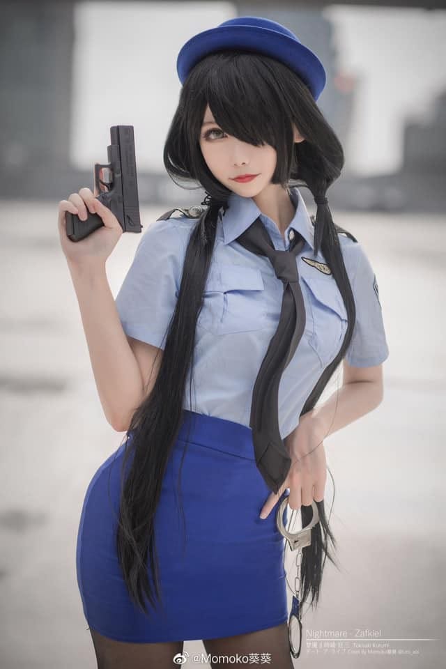 Momoko葵葵女警版时崎狂三COS：制服与哥特精灵碰撞的暗调写真