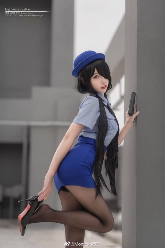 Momoko葵葵女警版时崎狂三COS：制服与哥特精灵碰撞的暗调写真
