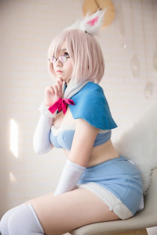 麻花麻花酱COS《FGO》玛修兔女郎版 粉发盾娘化身甜美兔子