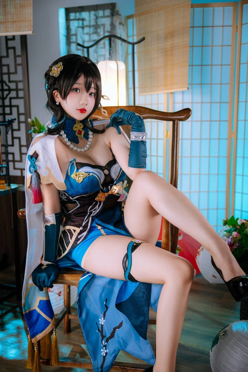 椎名莜COS阮梅:星穹铁道天才俱乐部学者的温柔气质与精致场景还原