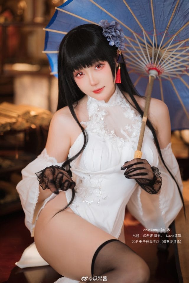 瓜希酱碧蓝航线逸仙COS写真:白旗袍古典书房还原东煌舰娘的清冷韵味