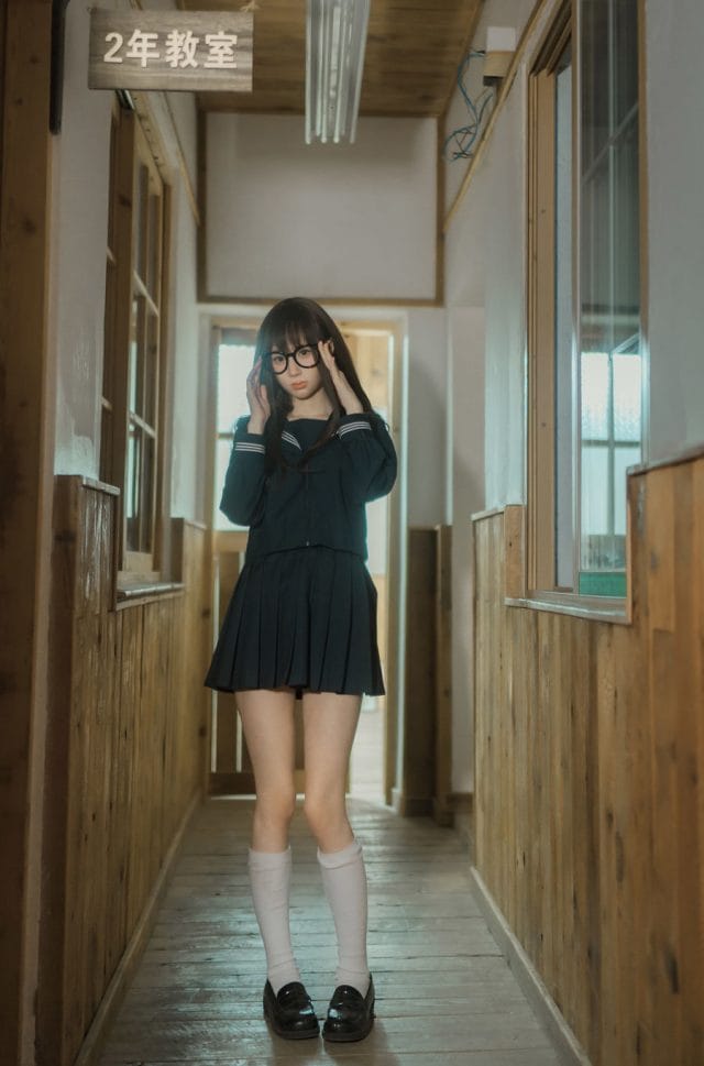 西园寺南歌写真合集：清幽与热烈并存的多面二次元风格