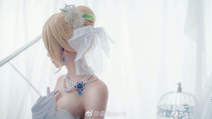 淼唯Jaune婚纱版Saber Alter COS：黑化骑士王披上纯白嫁衣的冷艳反差
