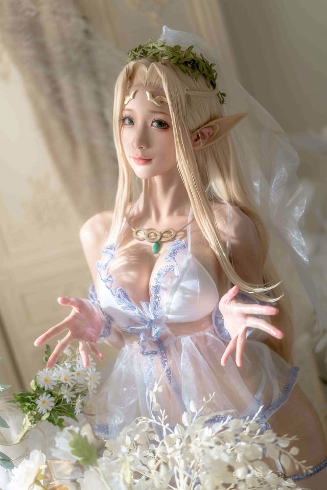 蠢沫沫COS婚纱白精灵:金发尖耳搭配薄纱婚纱的纯白奇幻图集