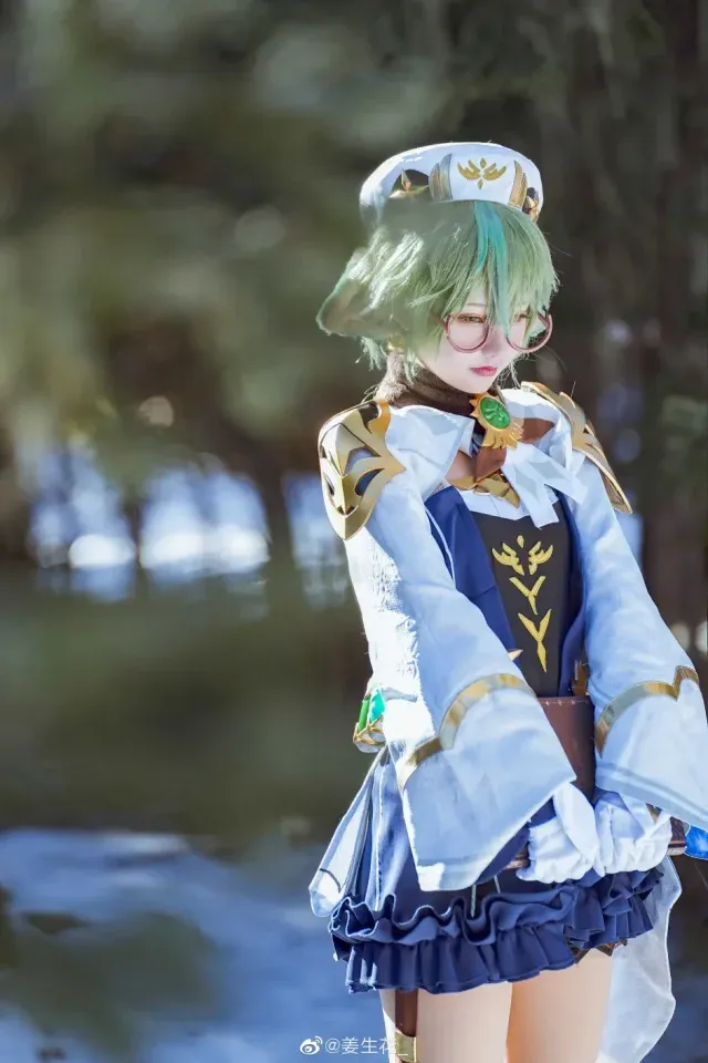 姜生花cos《原神》砂糖,清透绿系造型还原炼金少女的安静气质