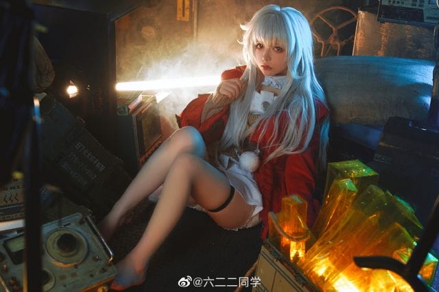 六二二同学COS崩坏星穹铁道克拉拉：废旧修理场中银发少女的孤独叙事写真