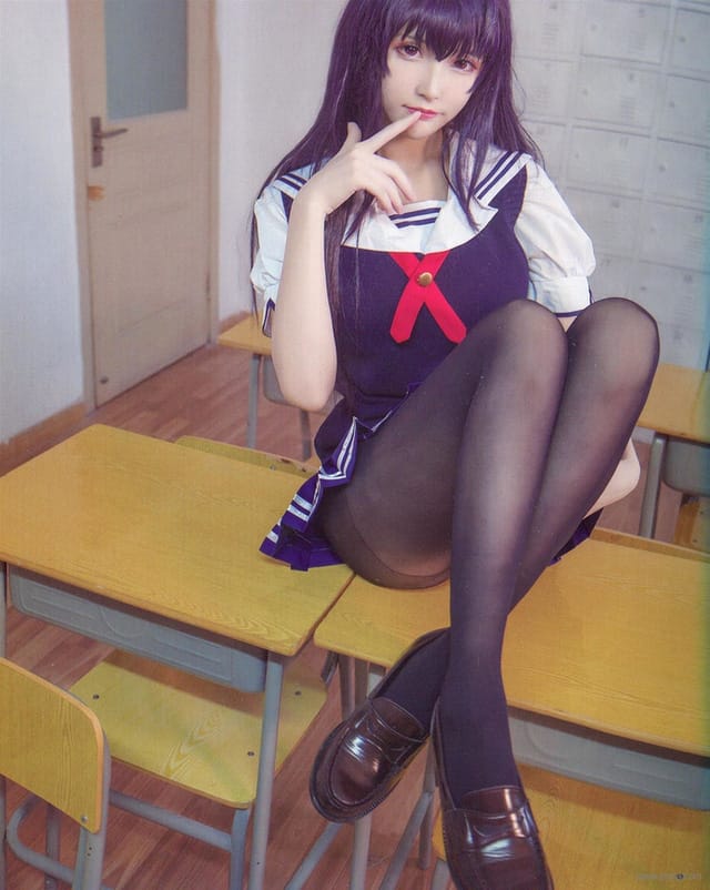 在下萝莉控ii霞之丘诗羽COS写真：学生装与兔女郎双版本反差演绎