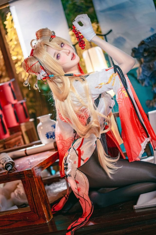 阿包也是兔娘《交错战线》咎瓦尤斯COS:战装还原度高,英气反差感明显