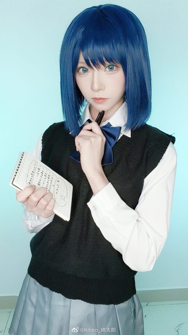 Kitaro_绮太郎cos《我推的孩子》黑川茜:紫发校园装还原LALALAI之星,笑容与侧颜双重气质